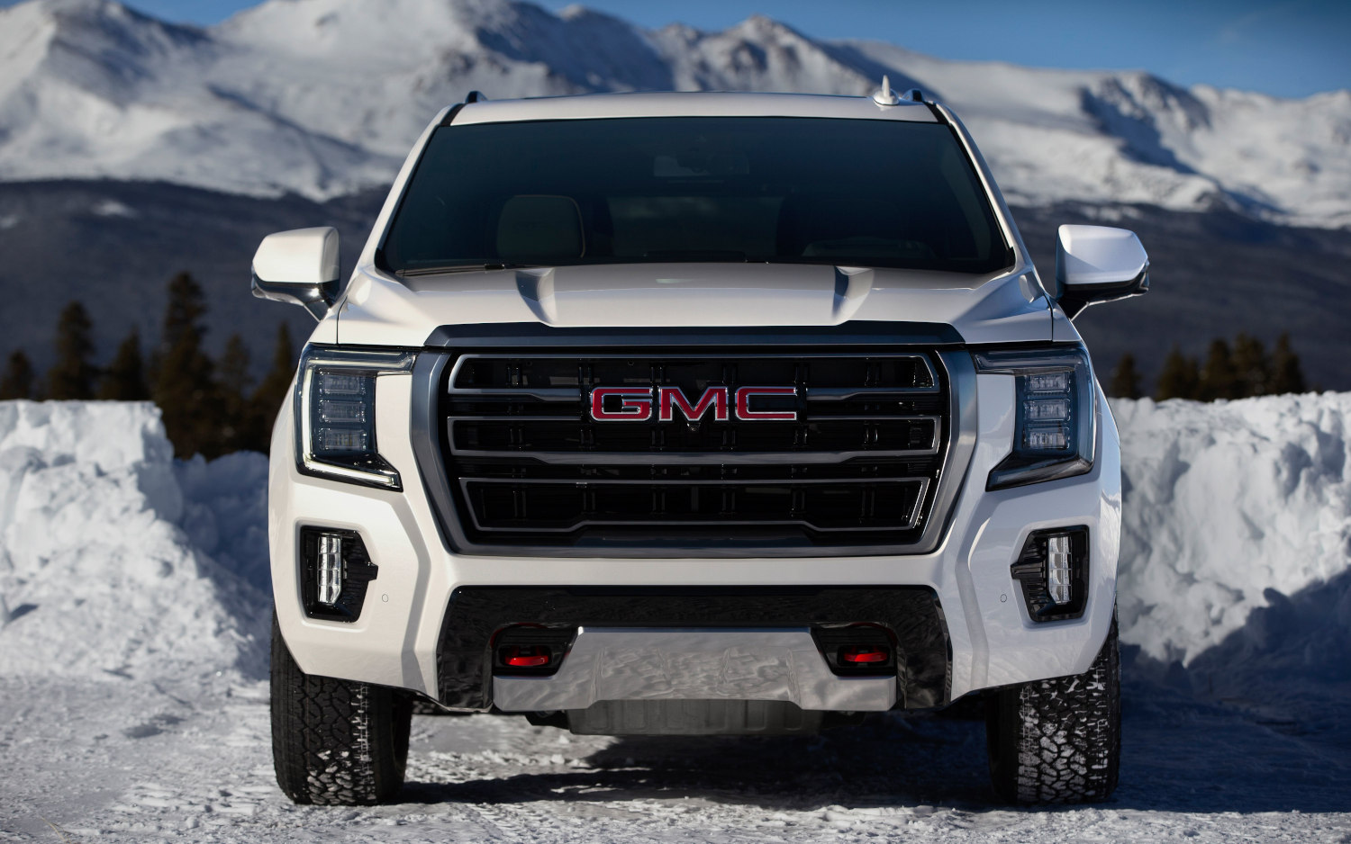 comparison-jeep-grand-wagoneer-2022-vs-gmc-yukon-at4-2021-suv-drive